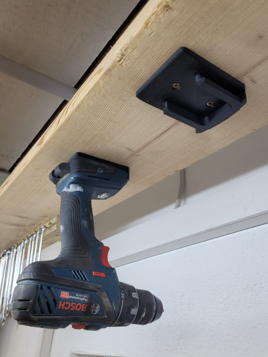 Bosh pro 18v gép akasztó