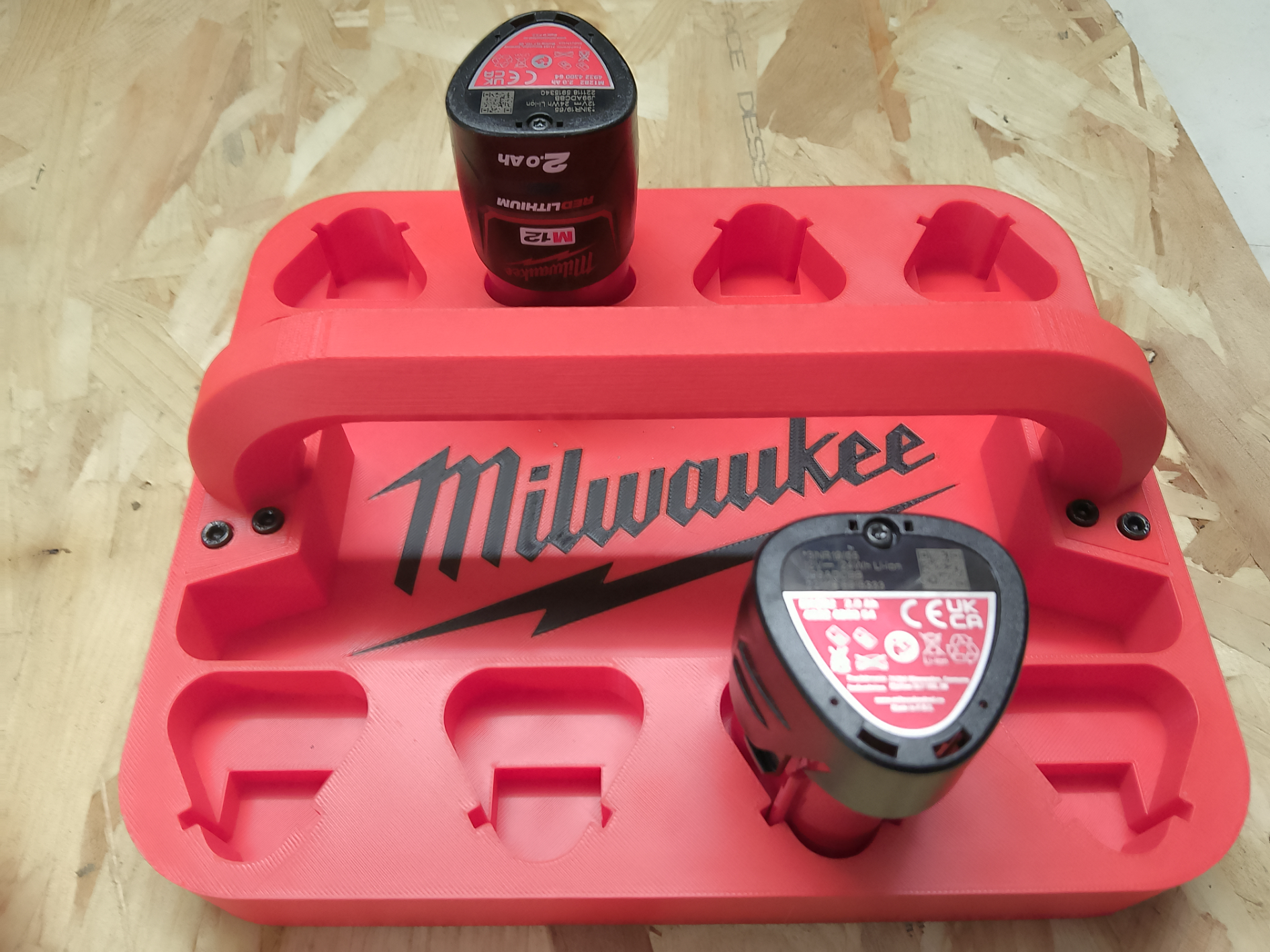 Milwaukee M12 akkumulátor szállító tálcával